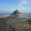 Le Mont Saint Michel redevient une île le temps de la grande marée.